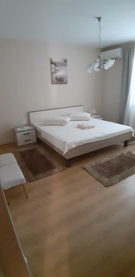 Apartment Biserka Barbat na Rabu Eksteriør billede
